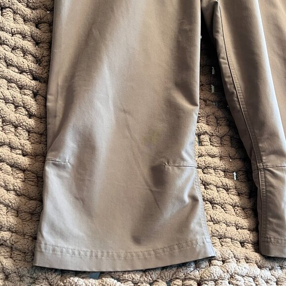 Mountain Equipment Co-Op Grey Terrena Capri Lightweight Hiking Pants Size 12 - Picture 4 of 11